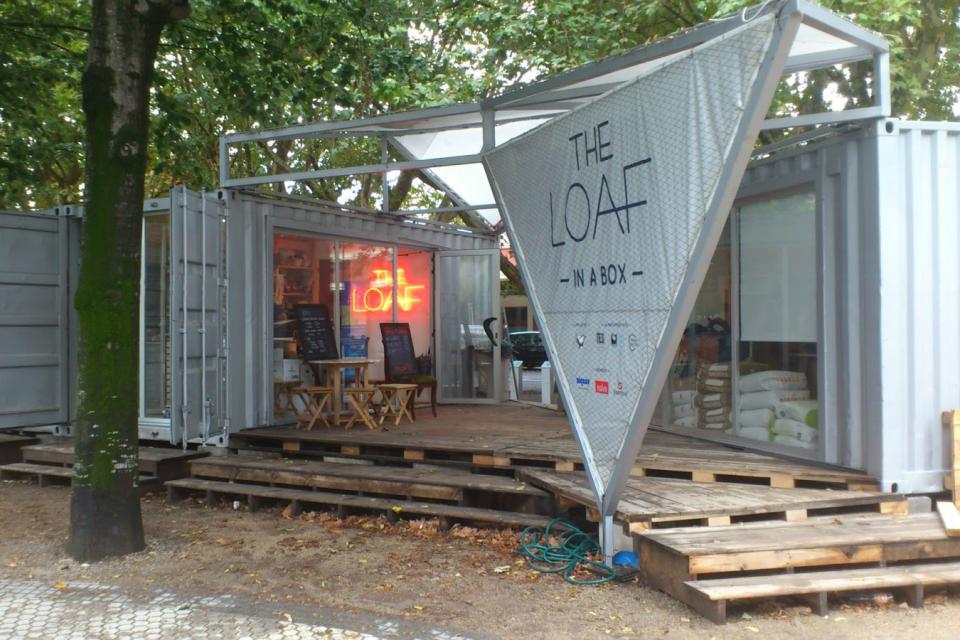 Instalacións de The Loaf no Paseo de Francia, Donosti, formado por un par de containers